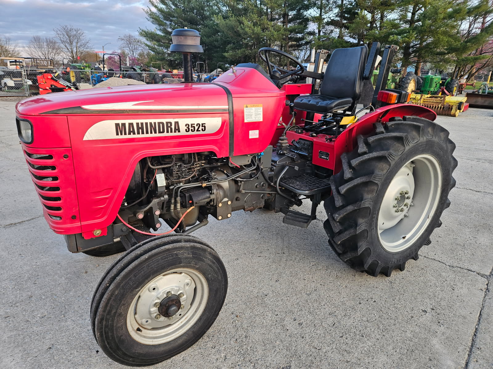Click on it Mahindra 3525 diesel utility, starts and runs good, 4speed transmission (51)